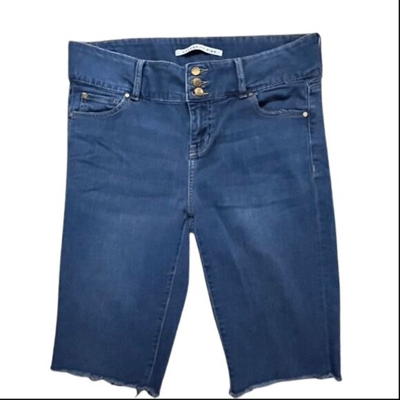 Celebrity Pink Denim Bermuda Shorts ~ size 13/31 - Picture 1 of 6